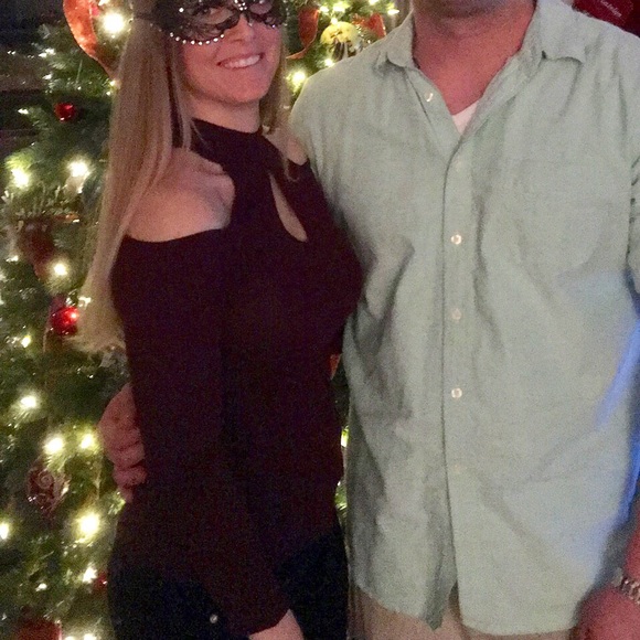 Maroon off the shoulder choker top - Picture 5 of 5